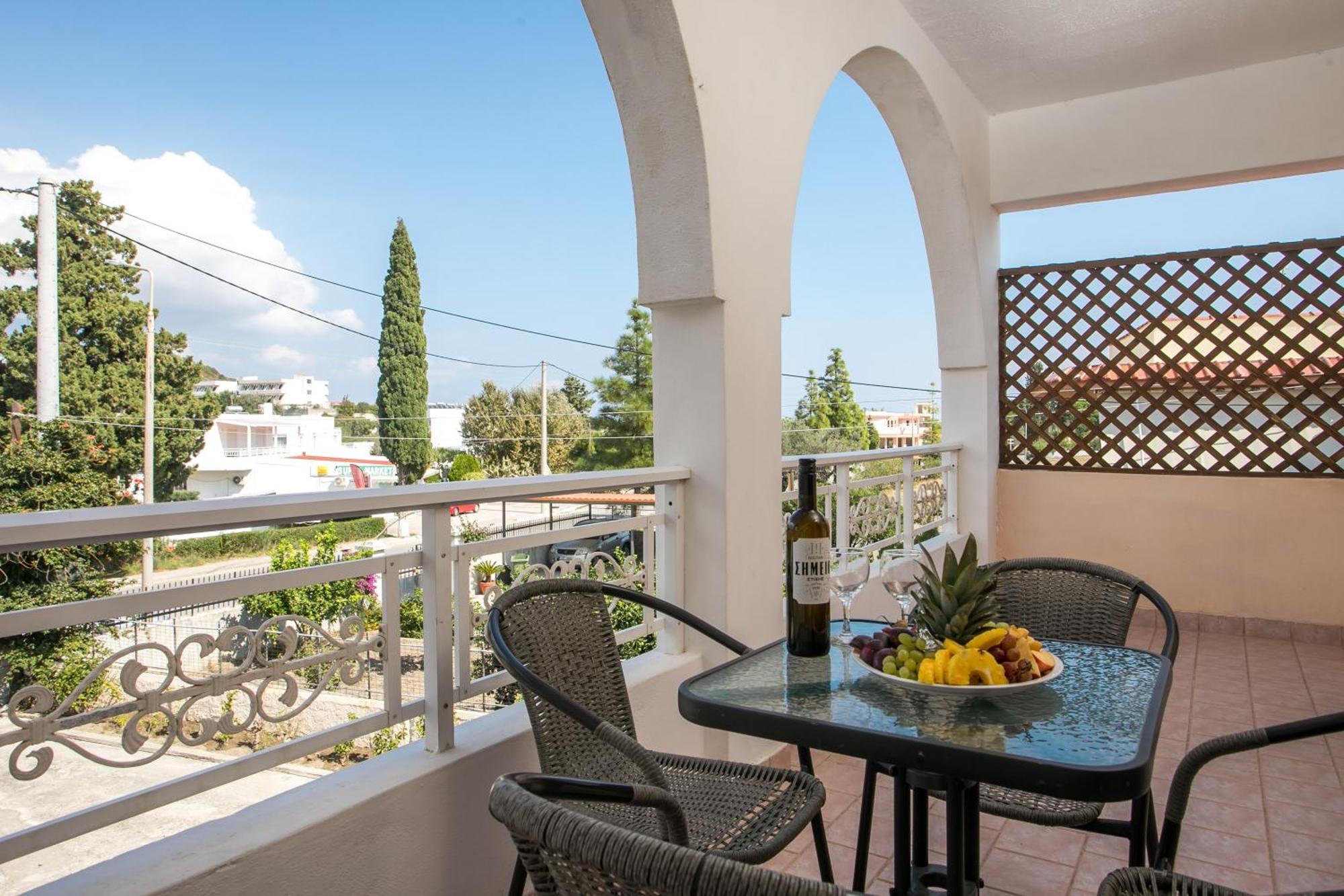 Dimitris Studios & Apartments Фалираки Екстериор снимка