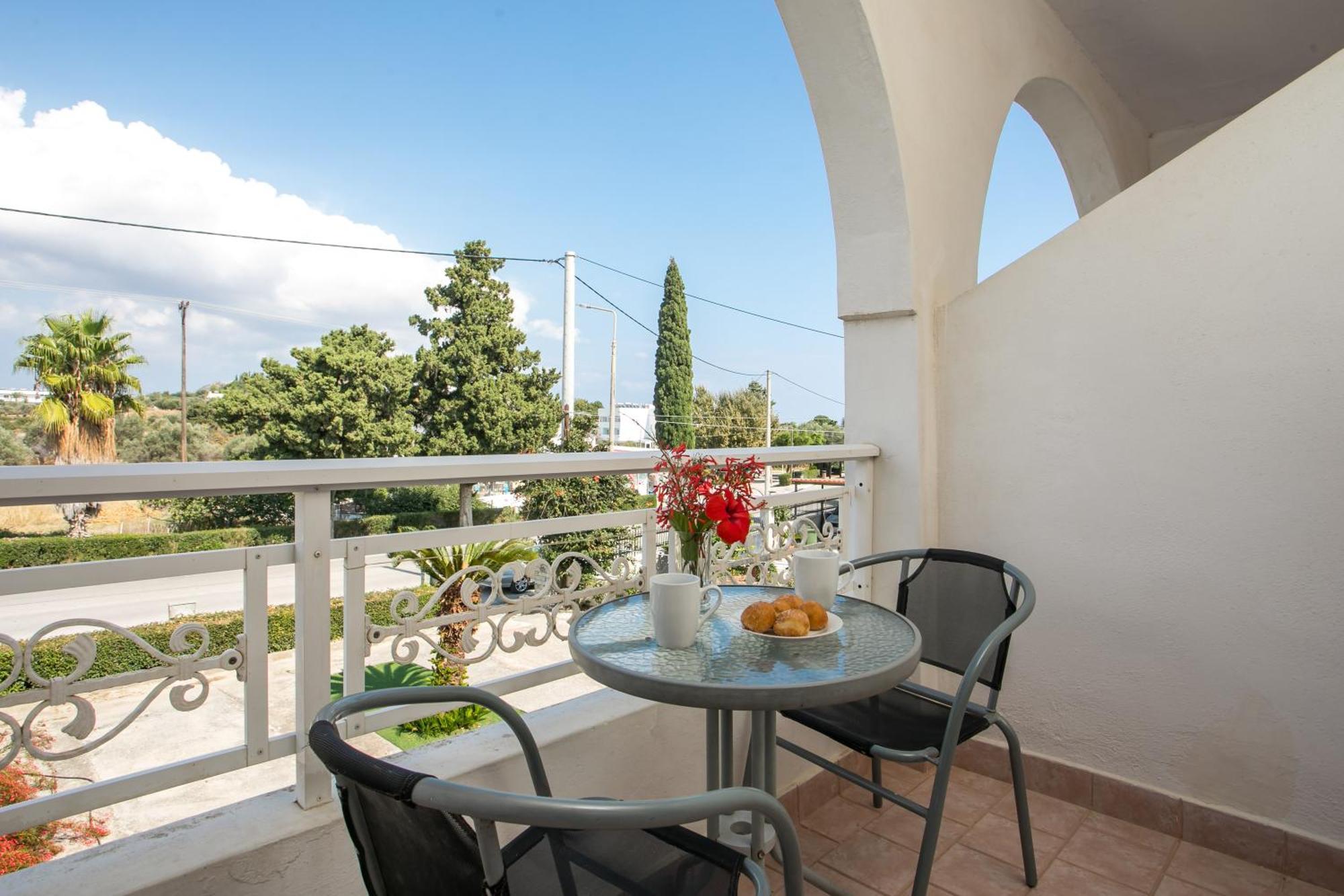 Dimitris Studios & Apartments Фалираки Екстериор снимка