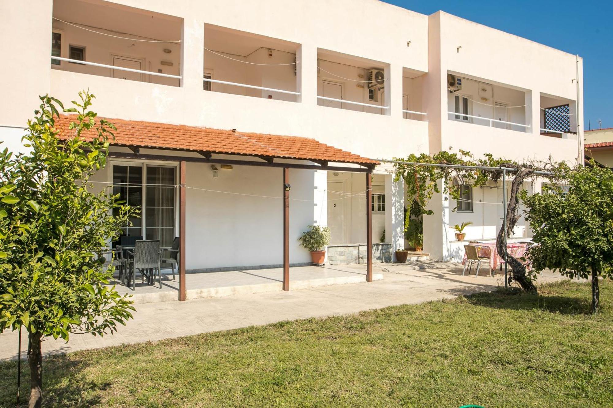 Dimitris Studios & Apartments Фалираки Екстериор снимка